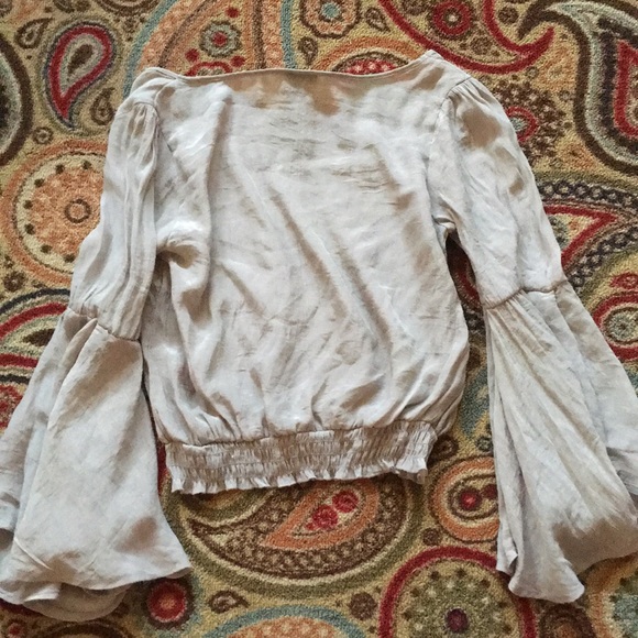 Beautiful sheer Rue 21 Vintage style . - Picture 7 of 7